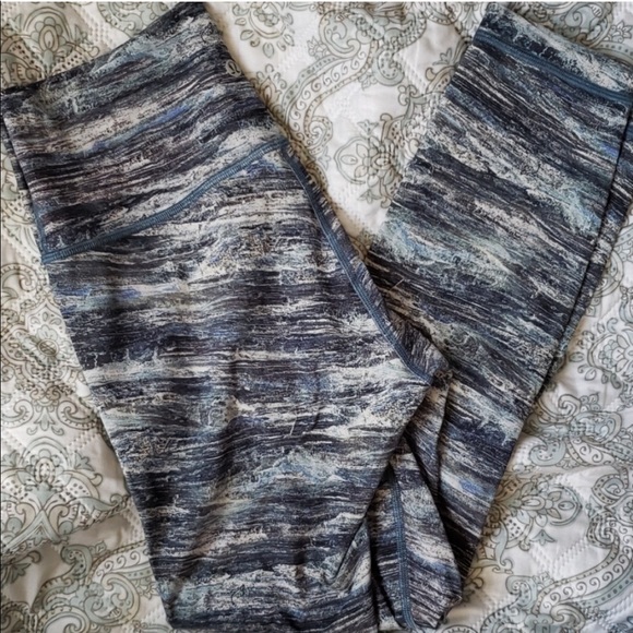 lululemon athletica Pants - Lululemon Wunder Unders 7/8 high waisted